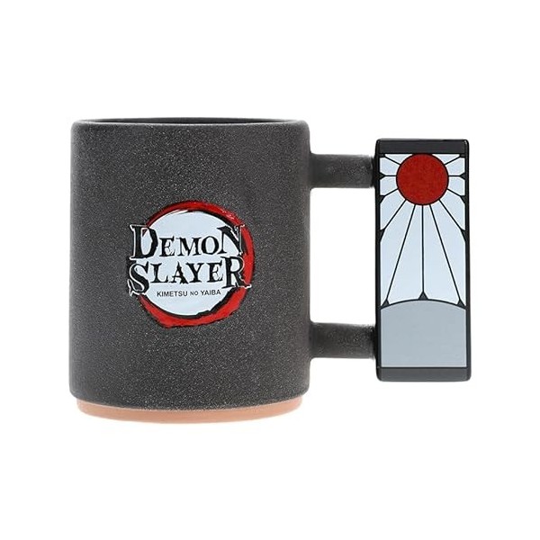 Paladone Tasse Demon Slayer avec boucle doreille Tanjiro Hanafuda pour poignée, 450 ml, tasse en céramique pour les fans de 